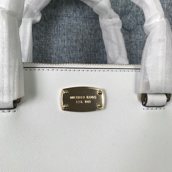 WHTE MICHAEL KORS PURSE W/ CROSSBODY -MSRP $328!! - Picture 10 of 12